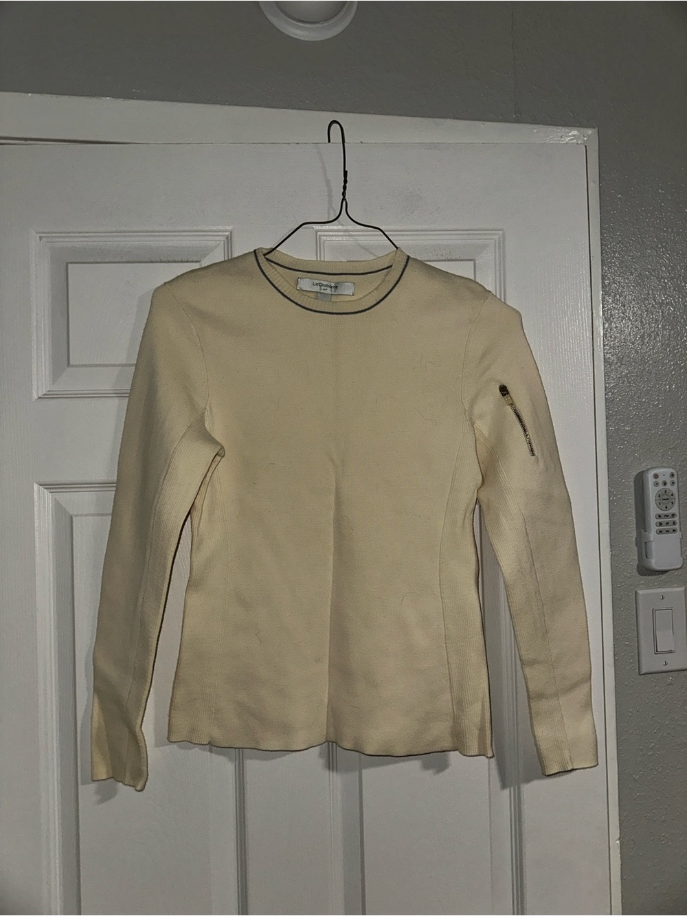 Liz Claiborne Golf Cream Long-Sleeve Knit Top